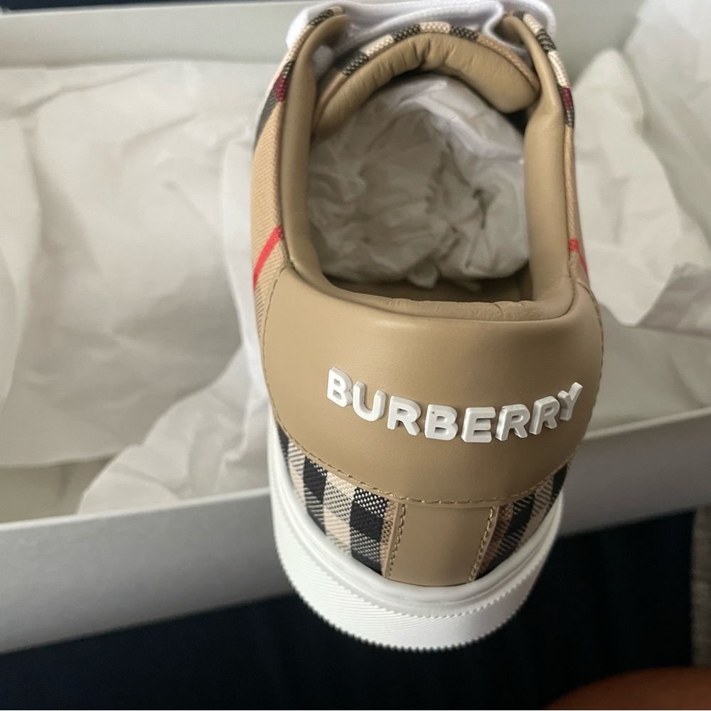 Burberry Shoe Box - Picture 4 of 7